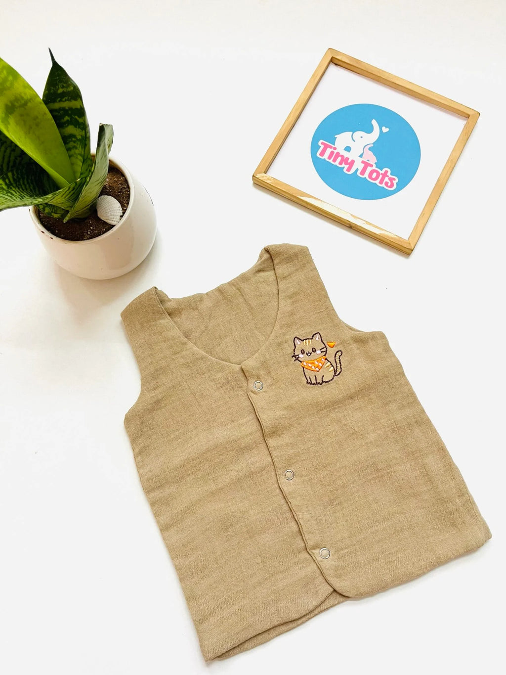 Crinkle Muslin Vest – With Cat Embroidery (Sand Beige)