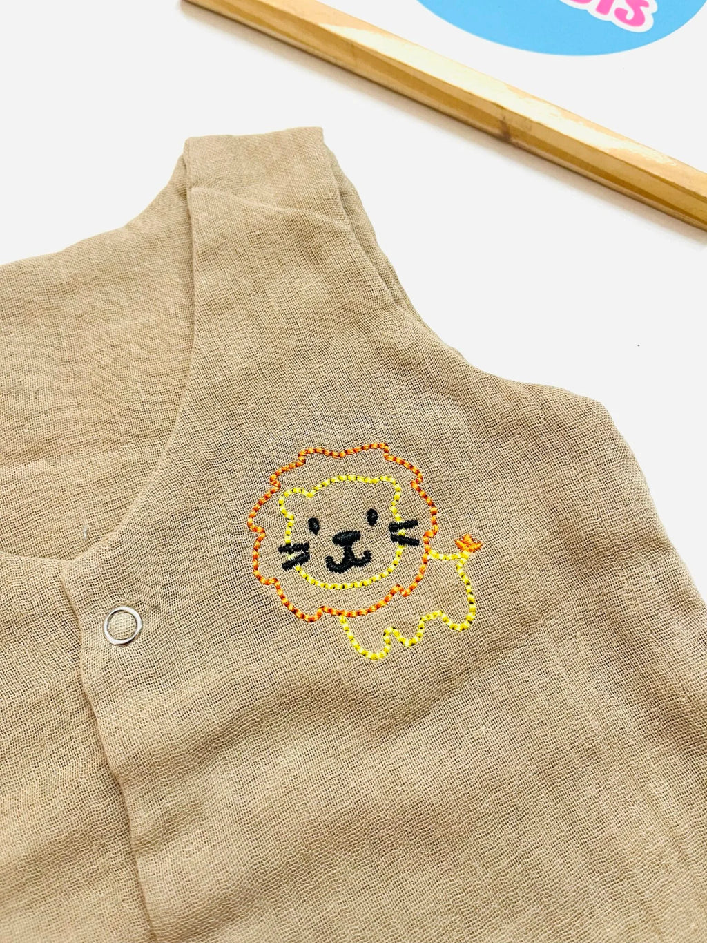 Crinkle Muslin Vest – With Lion Embroidery (Sand Beige)