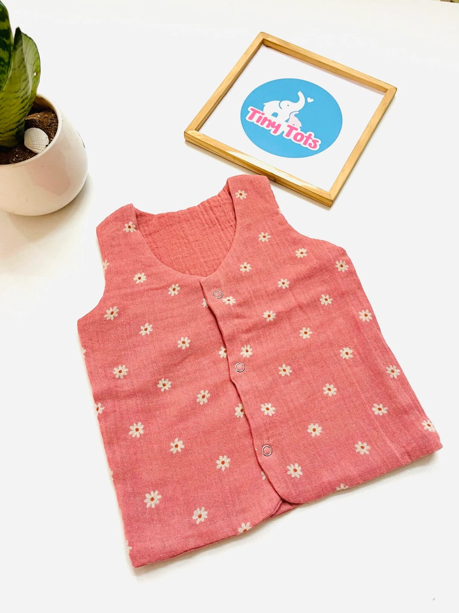 Crinkle Muslin Vest Peach – With floral prints
