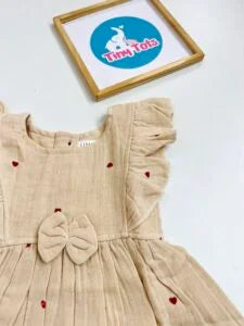 Crinkle Muslin Heart Print Baby Girl Dress with Bow – Beige