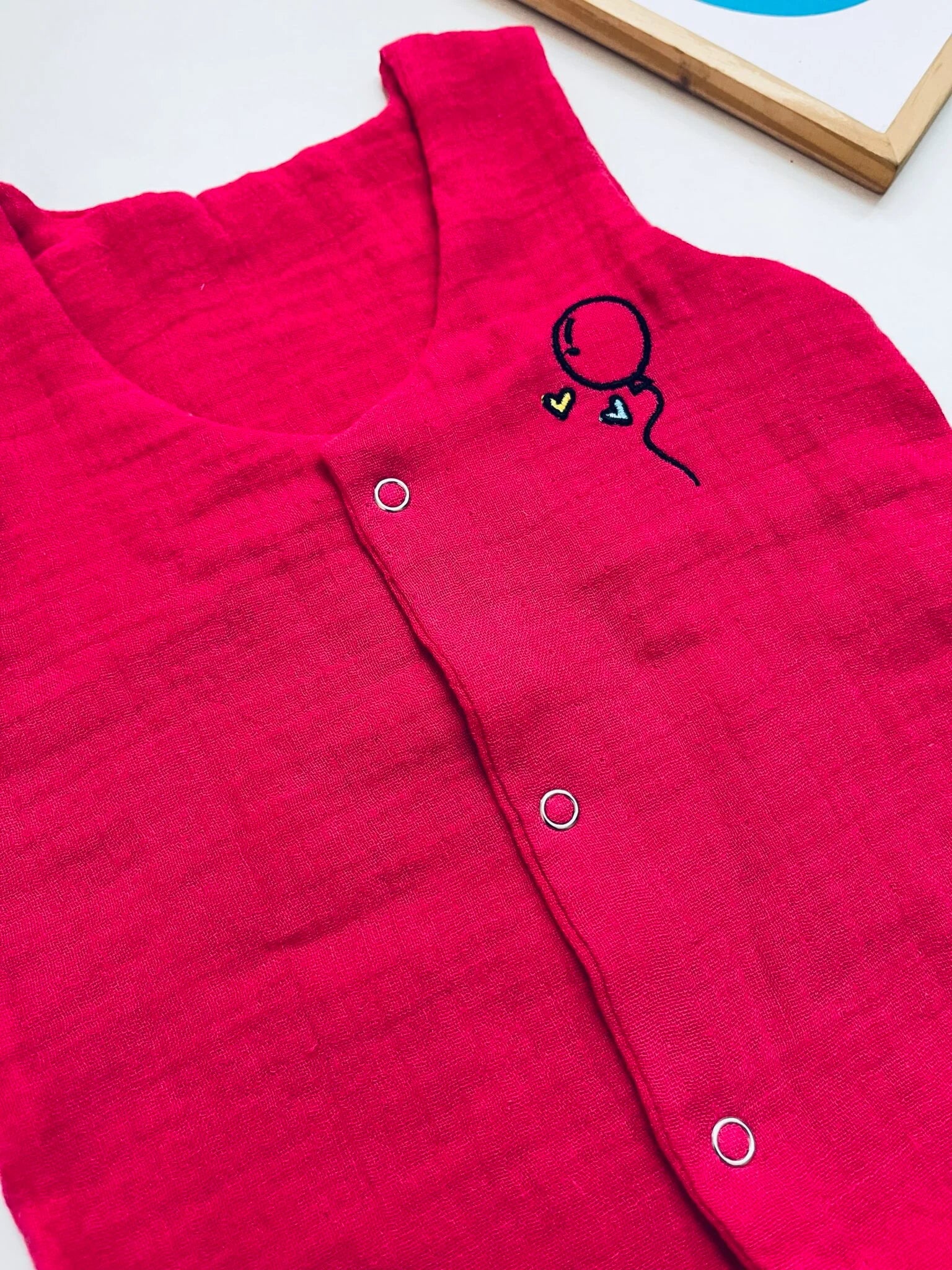 Crinkle Muslin Vest – With Balloon Embroidery