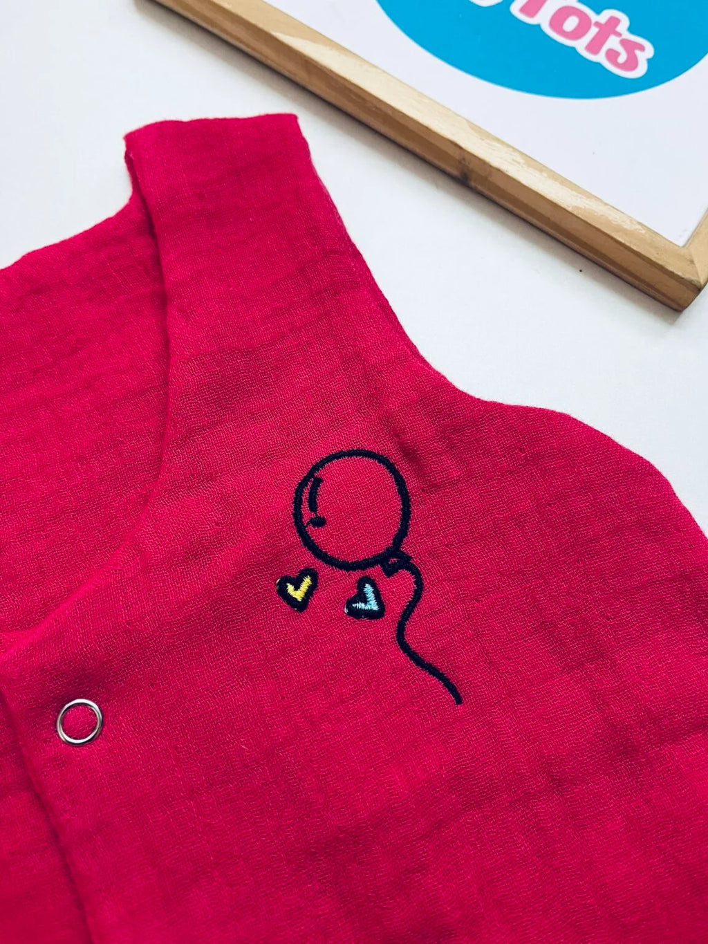 Crinkle Muslin Vest – With Balloon Embroidery