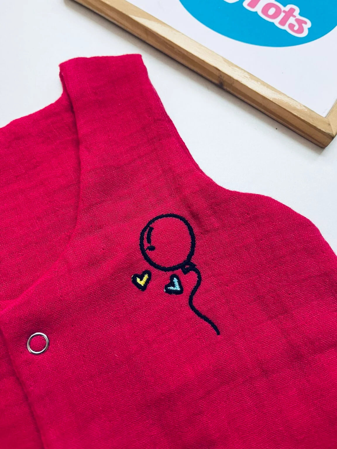 Crinkle Muslin Vest – With Balloon Embroidery