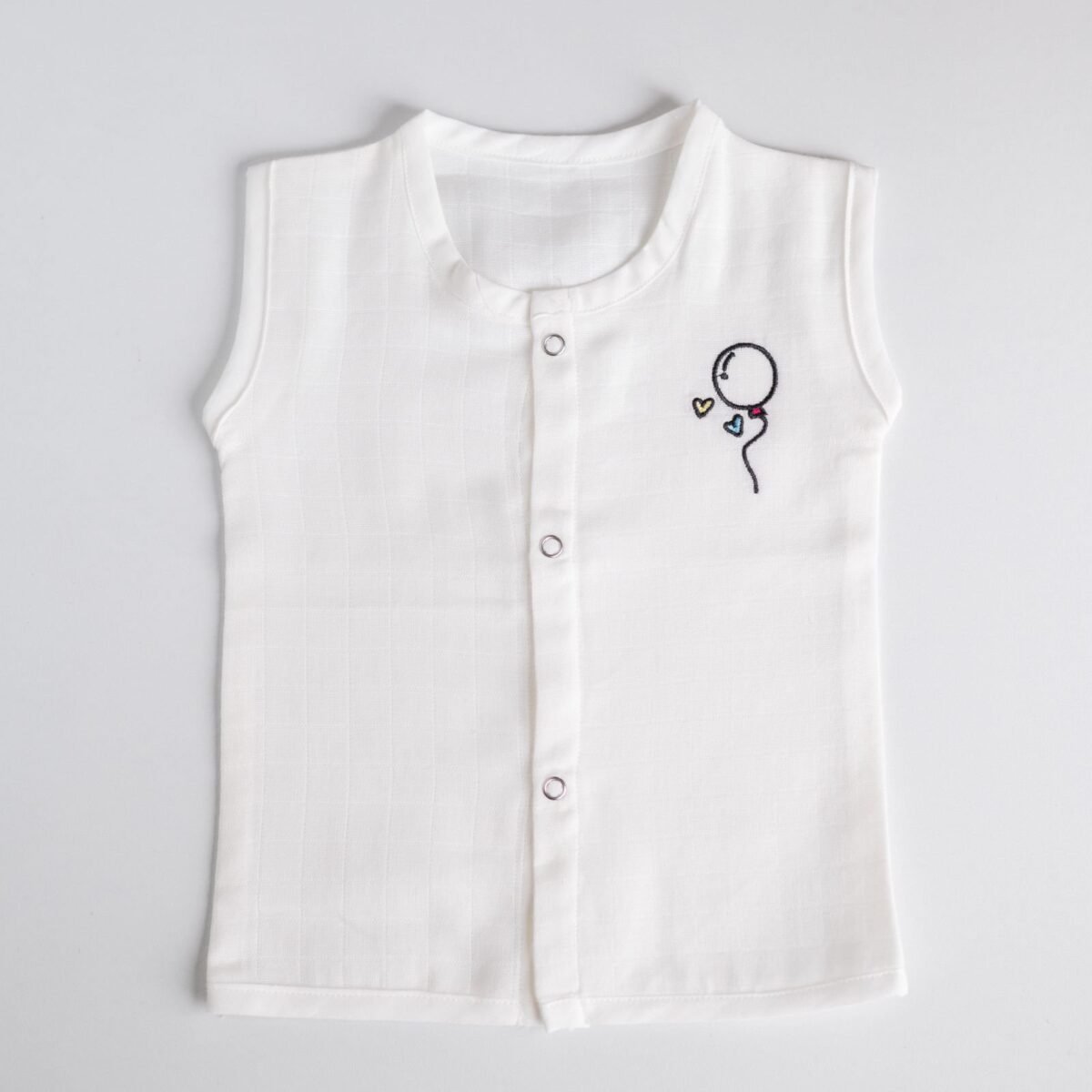 White Muslin Jabla with Embroidered Balloon – 100% Cotton for Newborns - Image 2