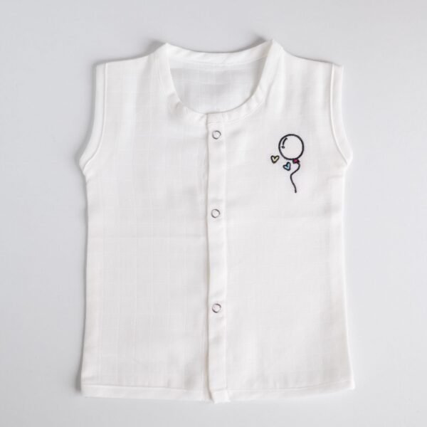 White Muslin Jabla with Embroidered Balloon – 100% Cotton for Newborns