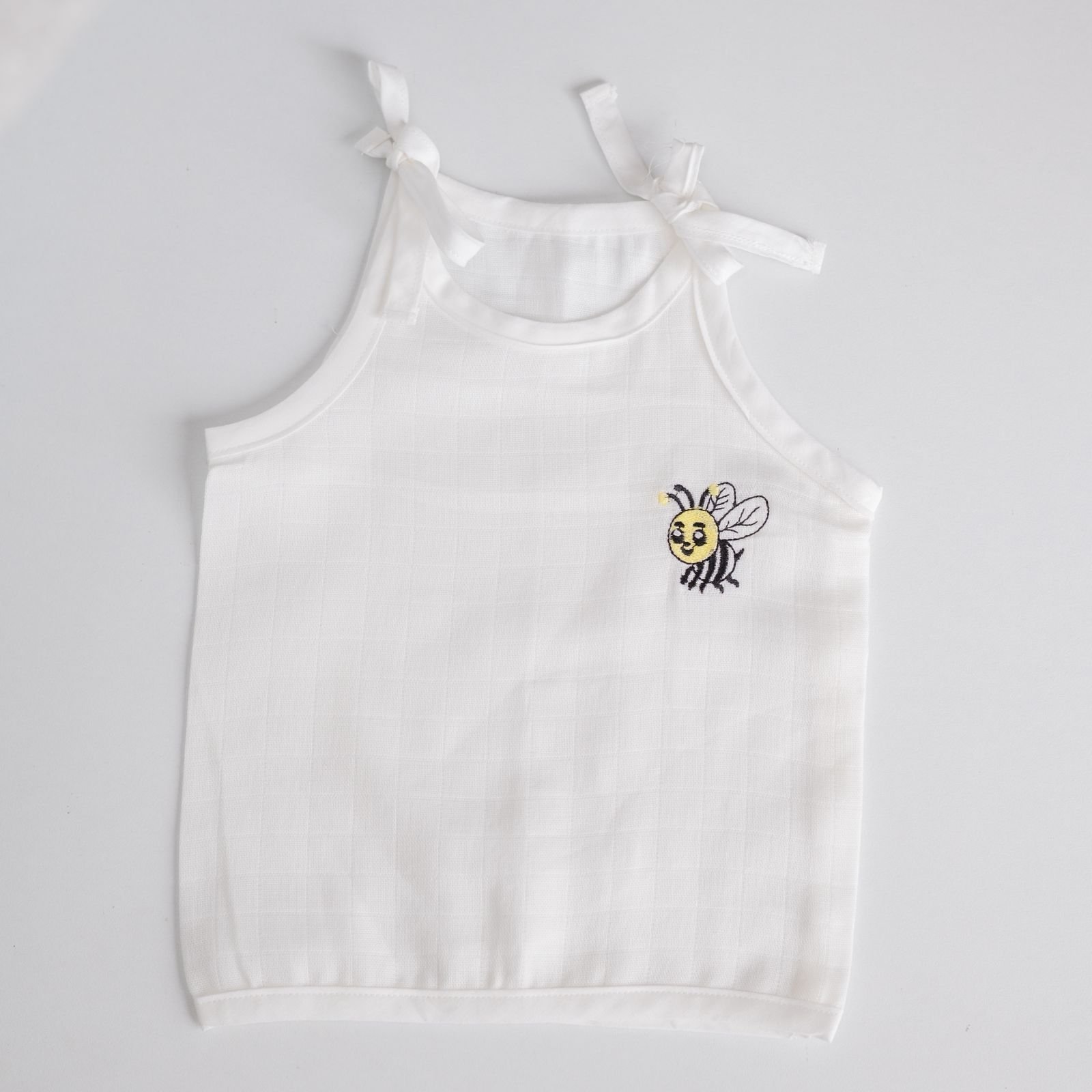660e72eb-1f1d-49a9-9e9a-f23a789ba770.jpg White Muslin Knot Jabla with Honey Bee Embroidery – 100% Cotton for Newborns - Image 1